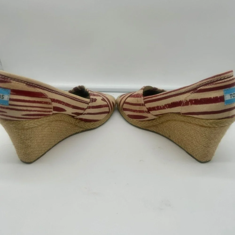 Toms Wedge Espadrilles Shoes Women 8.5 Tan‎ Beige Red Stripe Pep Toe Slip On